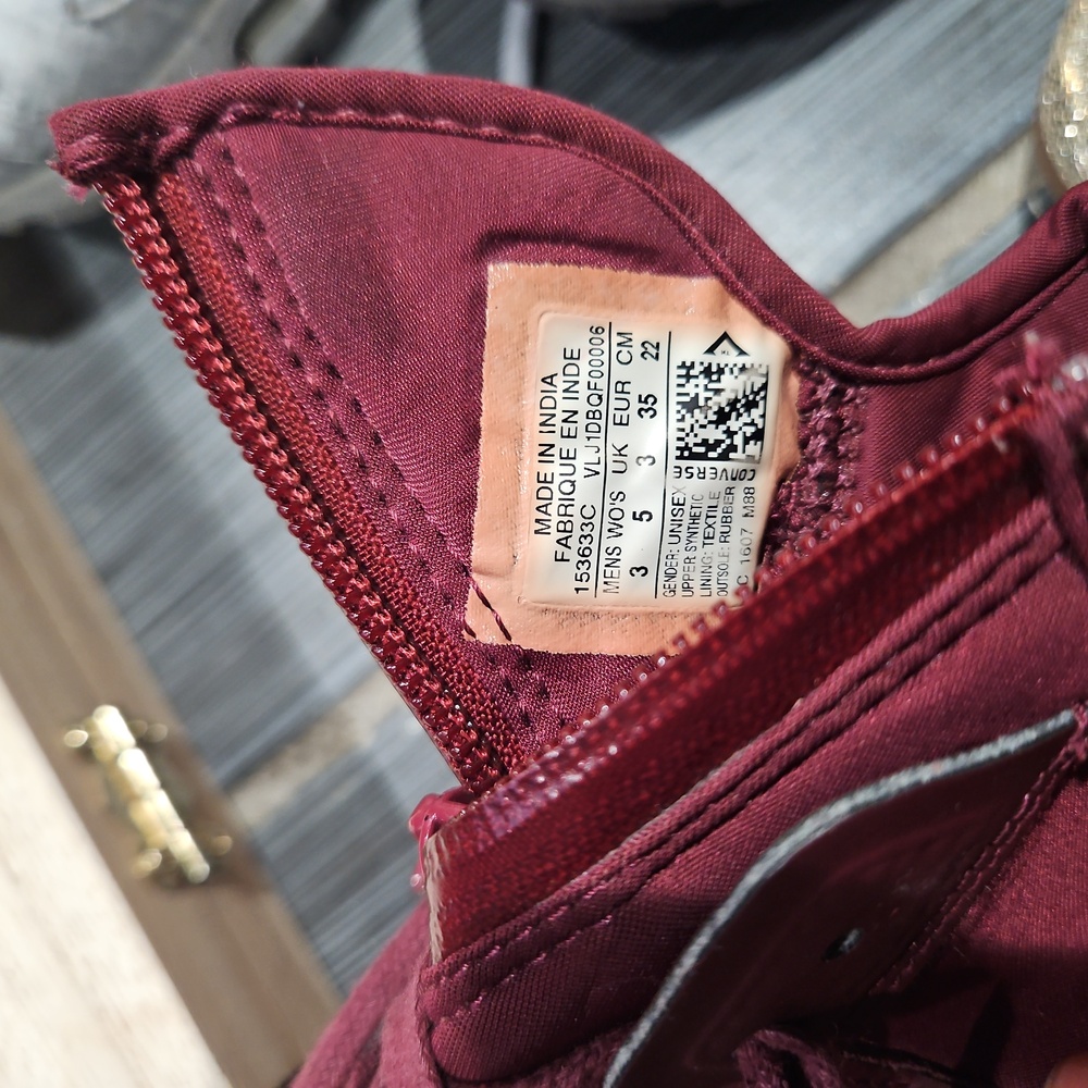 Converse - Picture 2 of 4